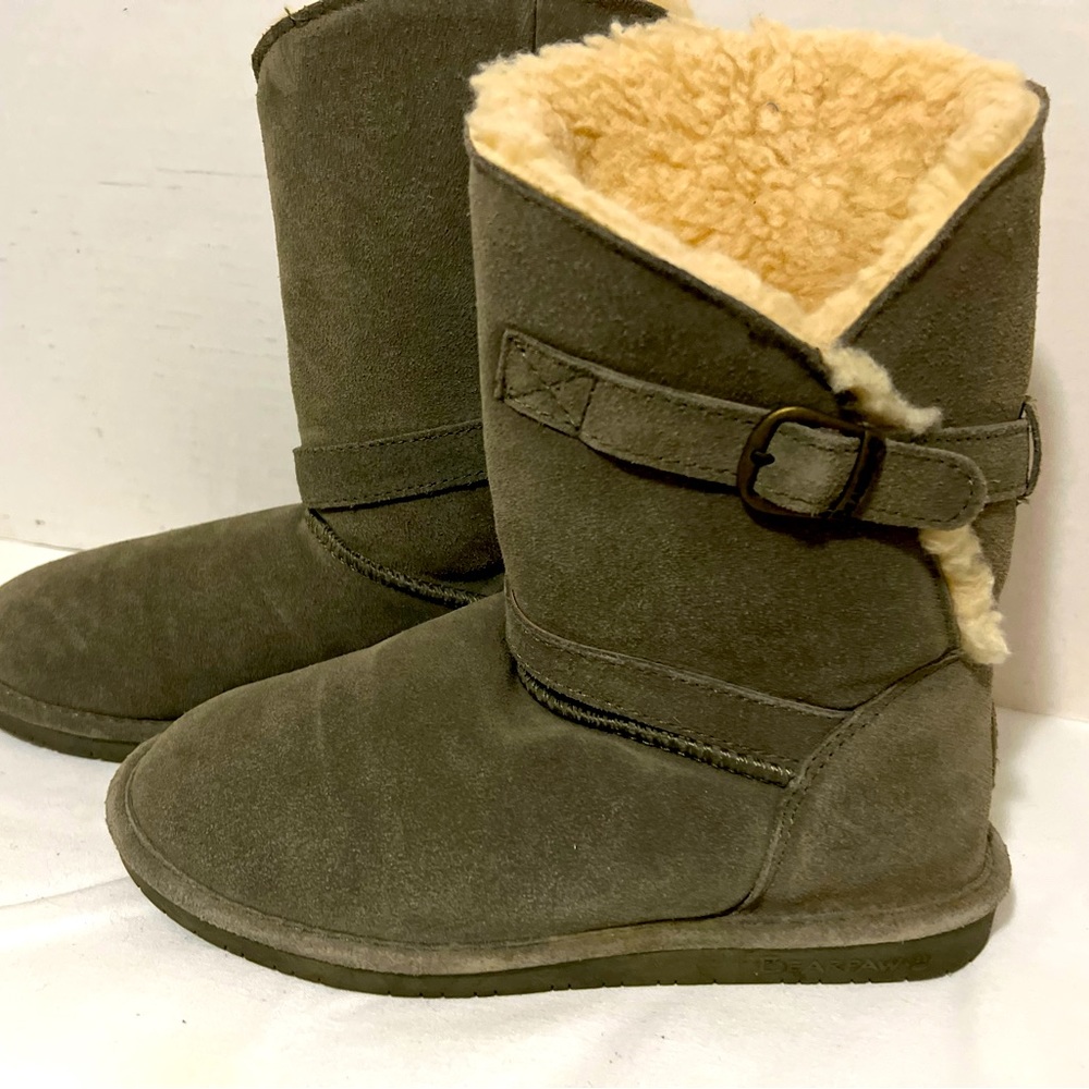 Bearpaw Boots Olive Green size 9